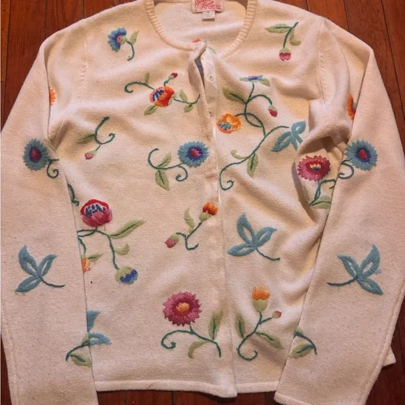 The House of Logan mid-coast Maine boutique embroidered sweater - Picture 5 of 11